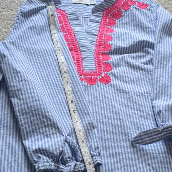 New Vineyard Vines Blue and Pink Embroidered Top Small - Picture 5 of 8